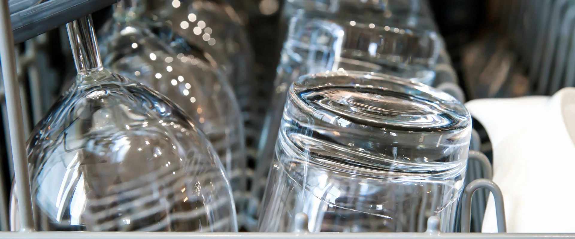 Как сохранить стеклянные предметы в посудомоечной машине?