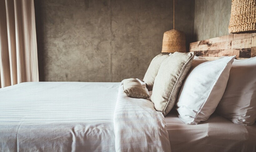 Как быстро заправить кровать