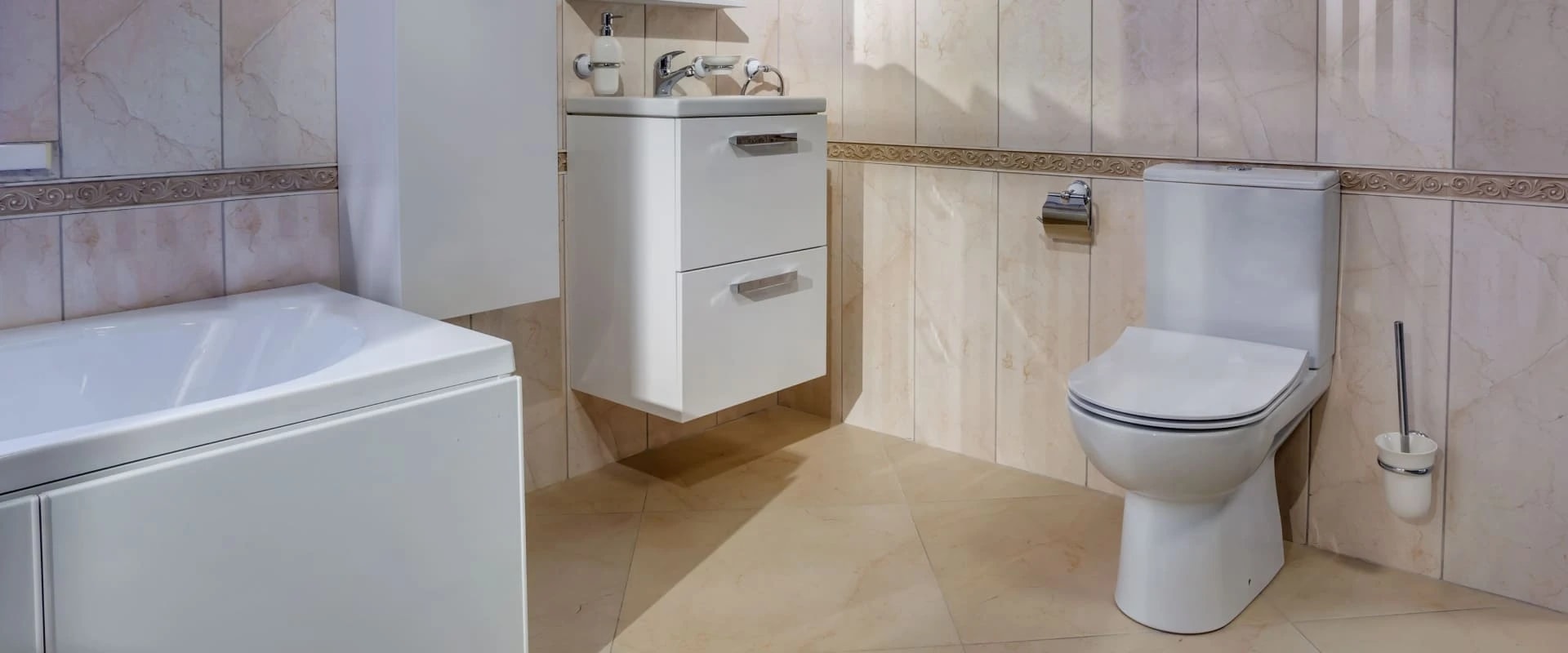 Плохо смывает унитаз: что делать?