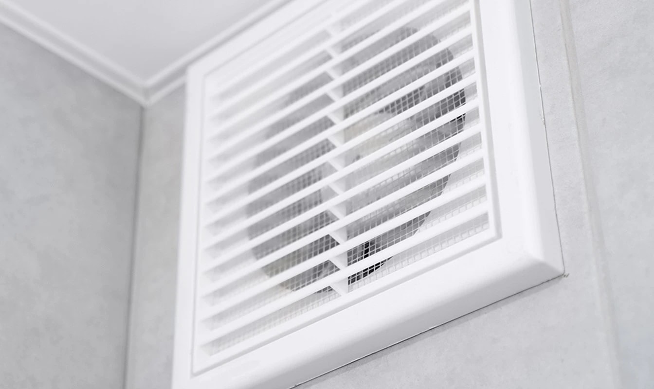 Как чистить вентиляцию в ванной?