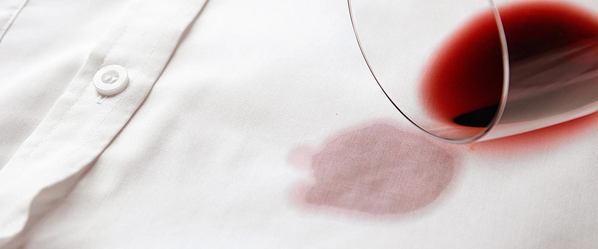 Чем вывести пятно от красного вина?
