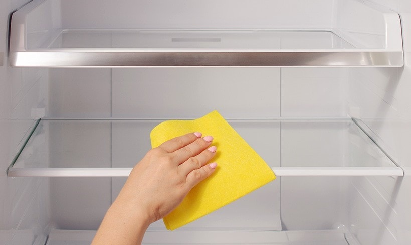 Избавляемся от неприятного запаха в холодильнике