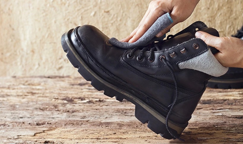 Как очищать обувь от реагентов в зимний период